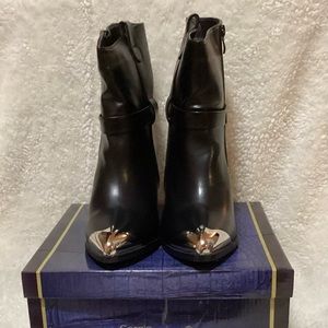 Womens NIB SERGIO TODZI silver-tipped heeled black booties / size 9